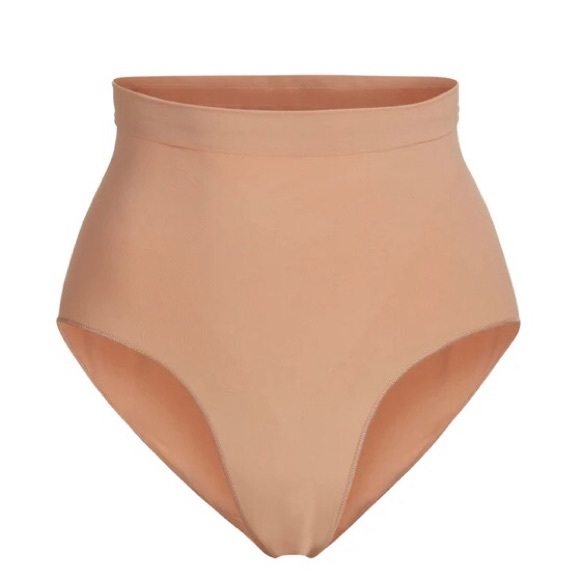 SKIMS Other - SKIMS Sculpting Mid Waist brief NEW
